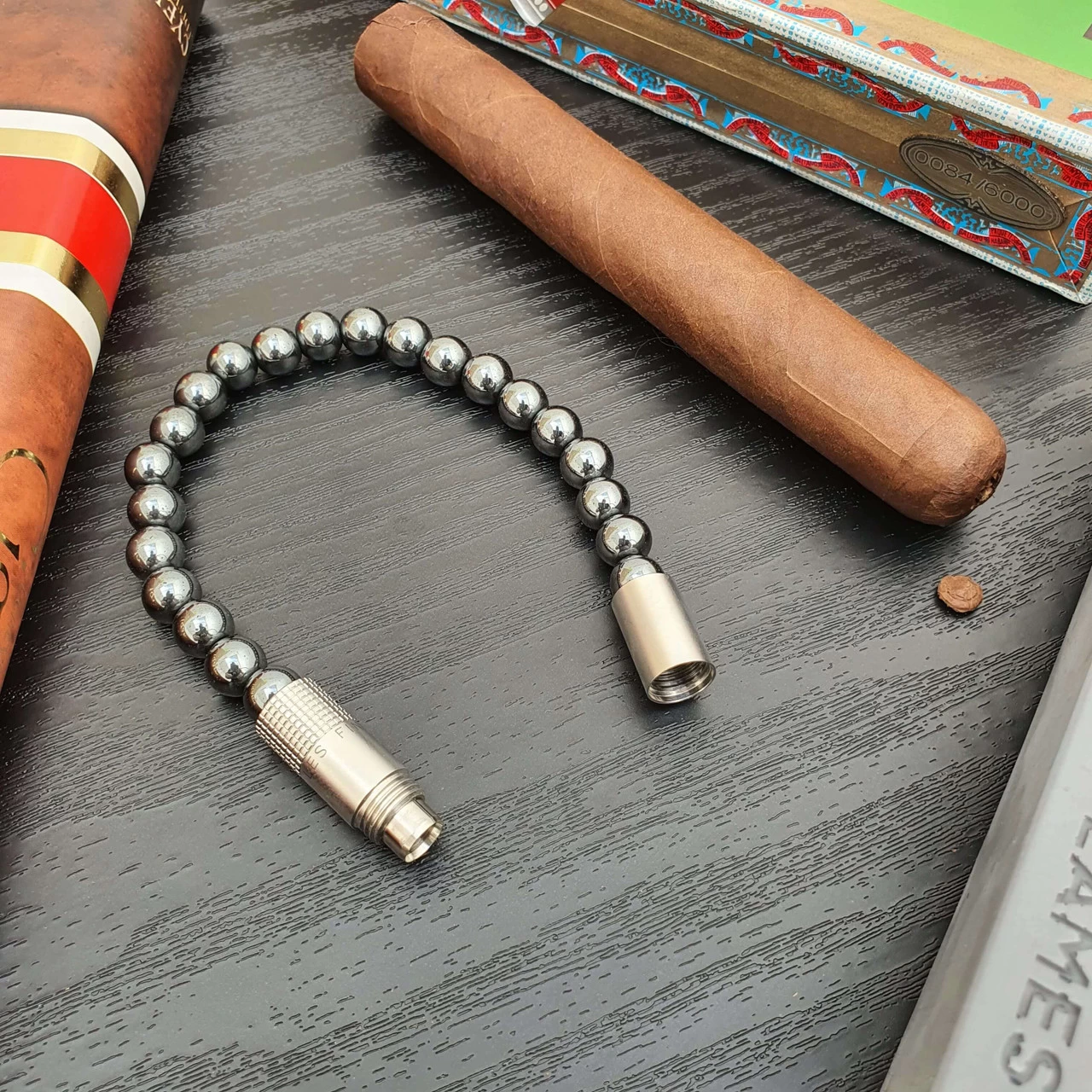 Les Fines Lames - Punch Bracelet - Hematite 8mm 4 Les Fines Lames - Punch Bracelet - Hematite 8mm - Image 2